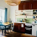 Historic Apartment In Royal Mile